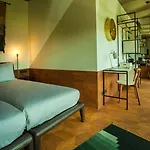 Hotel Hotel V Fizeaustraat 4*