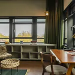 Hotel V Fizeaustraat 4*
