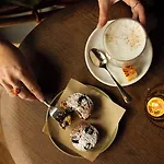 Hotel V Fizeaustraat 4*
