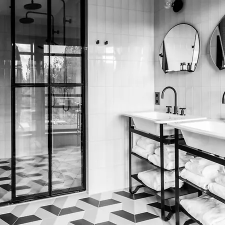 Hotel V Fizeaustraat 4*