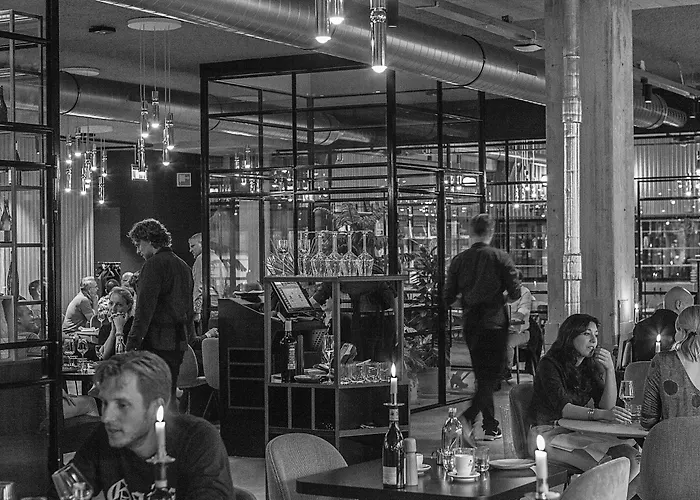 Hotel V Fizeaustraat 4*