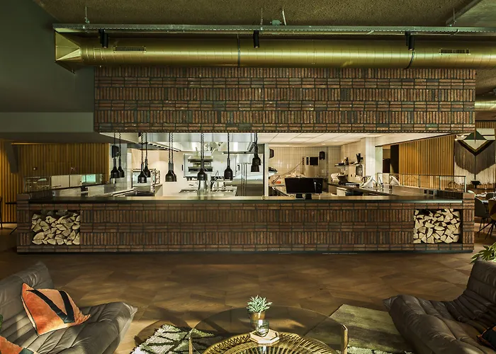 Hotel V Fizeaustraat 4*