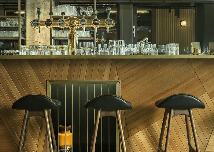 V Fizeaustraat Hotel 4*