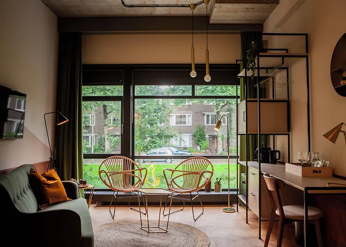 Hotel V Fizeaustraat 4*