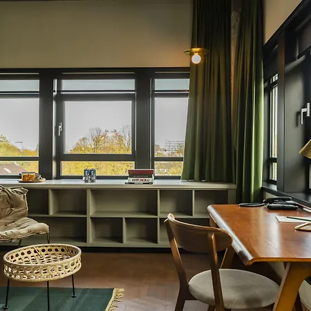 Hotel V Fizeaustraat 4*